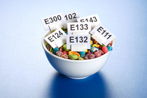 Cerealien mit verschiedenen Zusatzstoffen versetzt - © Szasz-Fabian Erika / Adobe Stock