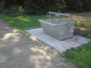Kadavertonne - © Dr. Konstanze Ruppert