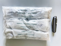 Für Nmin werden die Plastiktüten mit Bodenmaterial aus den drei Schichten aufgerollt und in eine vierte Tüte gepackt. - © Dr. Frank Lorenz