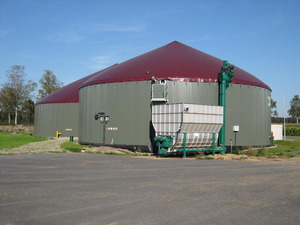 Biogasanlage von der Seite  - © Sandra Bakeberg