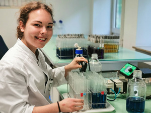 Auszubildende Milchwirtschaftliche Laborantin - © Dr. Simone Böer