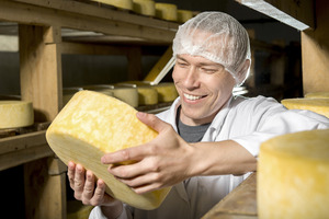Milchtechnologe - © Mark Agnor / shutterstock.com